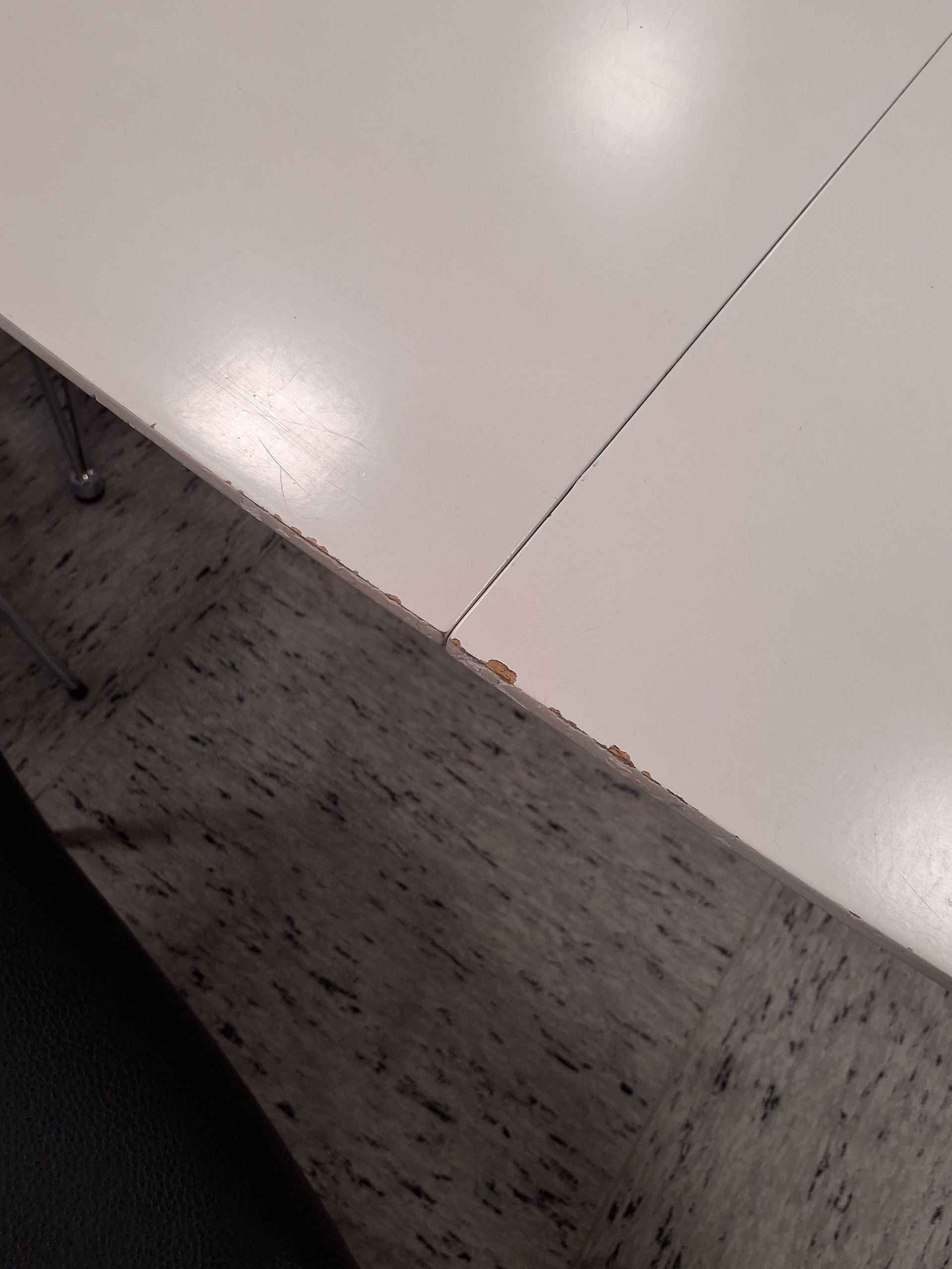 Ovalt spisebord